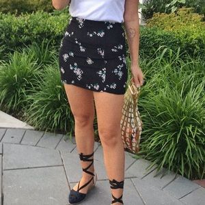 Reformation navy floral miniskirt -sz 0